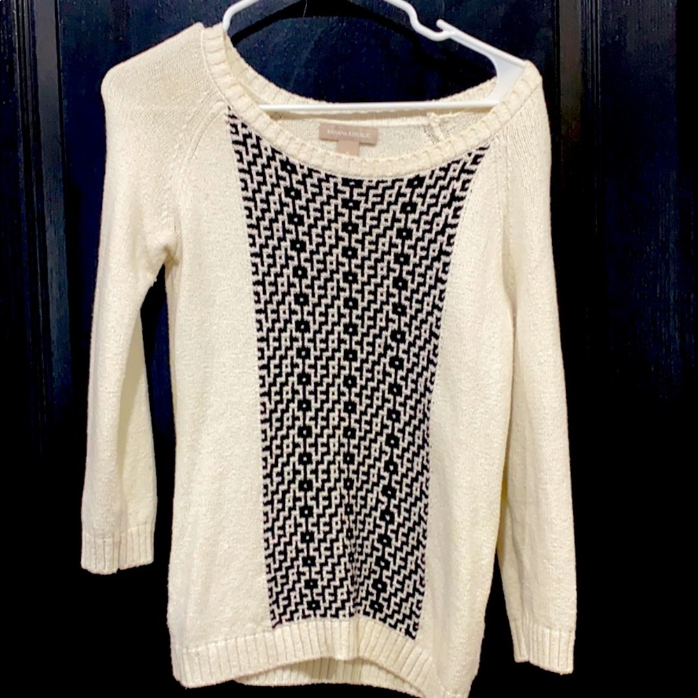 White and black sweater 3/4 length sleeve